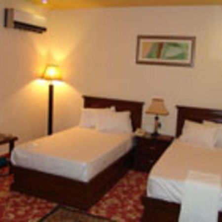 Rajone Hotel Faisalabad Exteriör bild