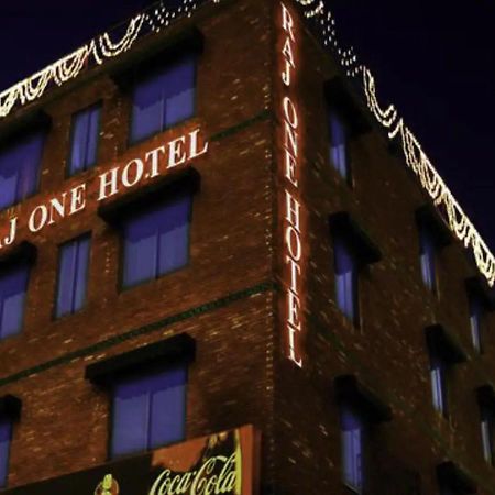 Rajone Hotel Faisalabad Exteriör bild