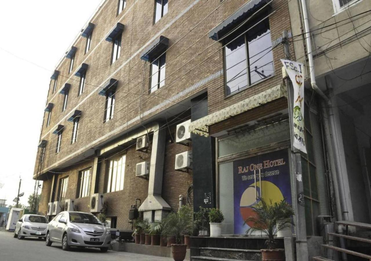 Rajone Hotel Faisalabad Exteriör bild